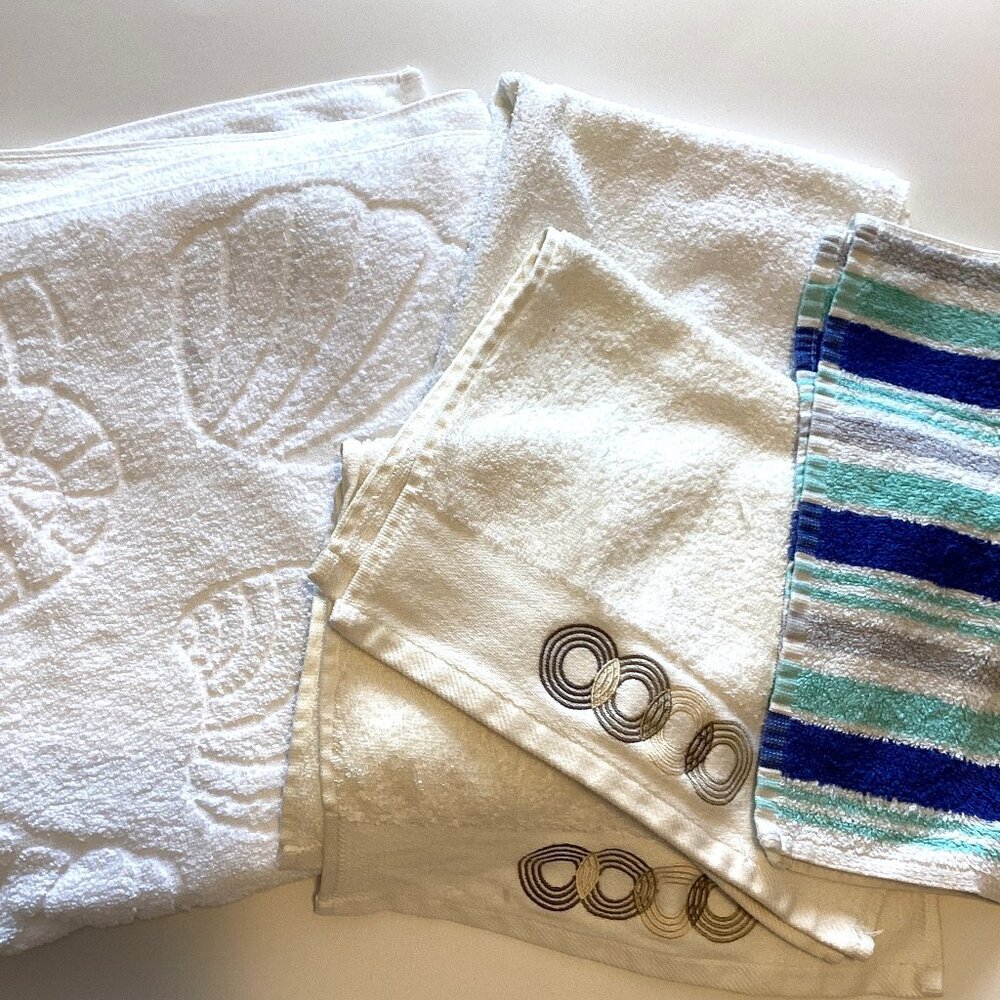 A Bundle of Towel Linens Hand Bath Towels Face Cloth White & Cream Home Decor